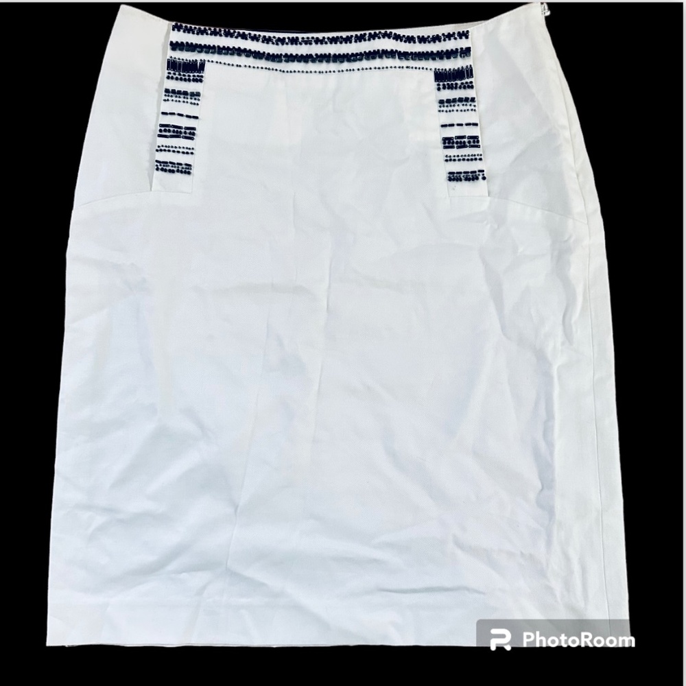 ports international white beaded skirt  size 4  super elegante